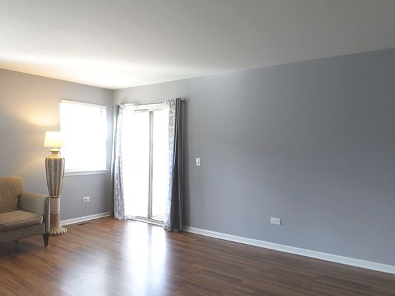 4th image of 70 Larch Ct
