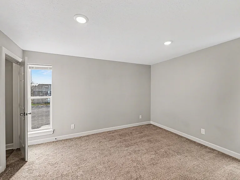 Meadowbrook Apartments — Photo 11