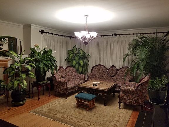 3rd image of 6413 N Hoyne Ave