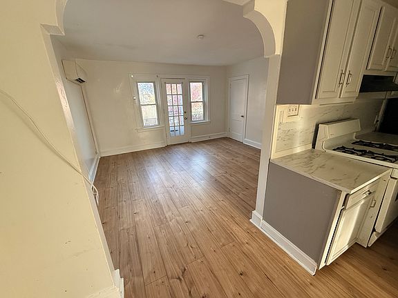 5th image of 212 W 35th St Floor 2