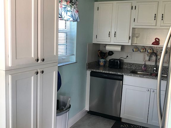4th image of 102 Royal Oak Dr