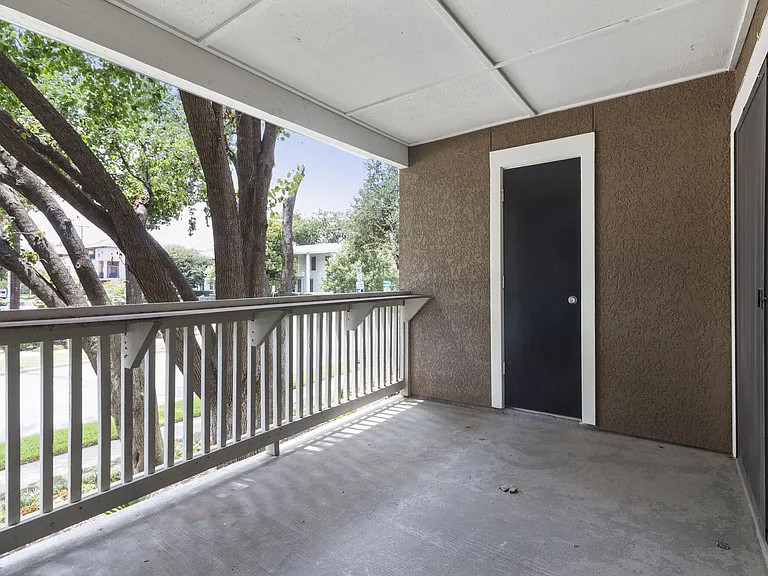 Lincoln Court — Photo 12