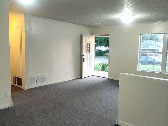 5th image of 417 NW 31st St