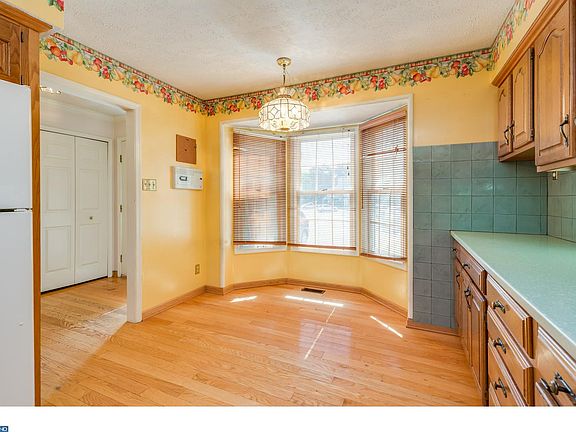 4th image of 300 Williamsburg Ct