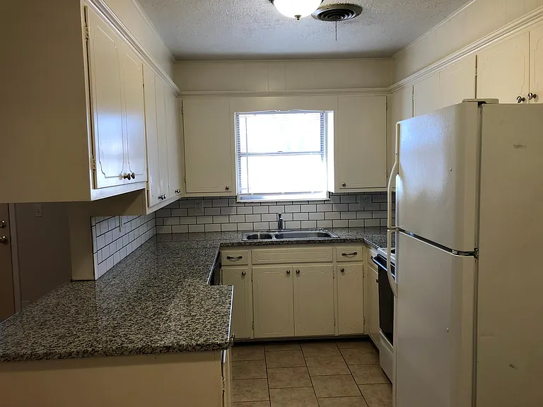 1508 Southern Heights Ave — Photo 8