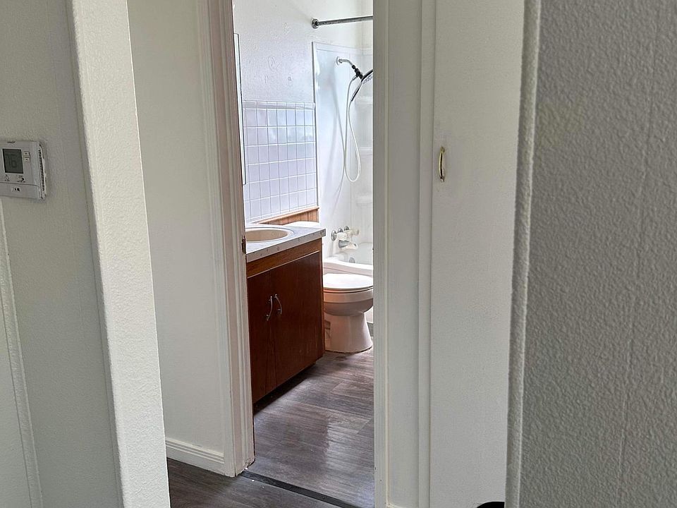 1st image of 4761 SE 23rd St