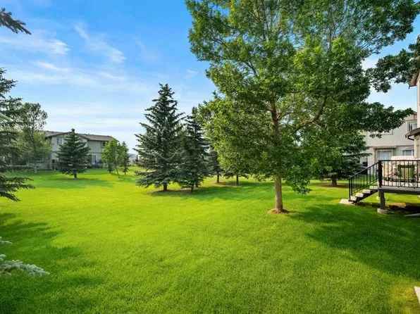 720 E Willowbrook Rd NW #1204, Airdrie, AB T4B 2Y9