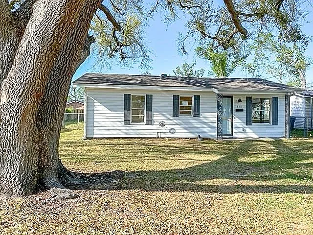 930 Shady Ln — Photo 17