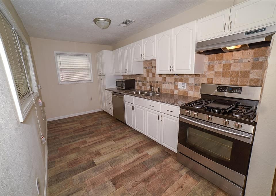 1st image of 2221 Pickerton Dr