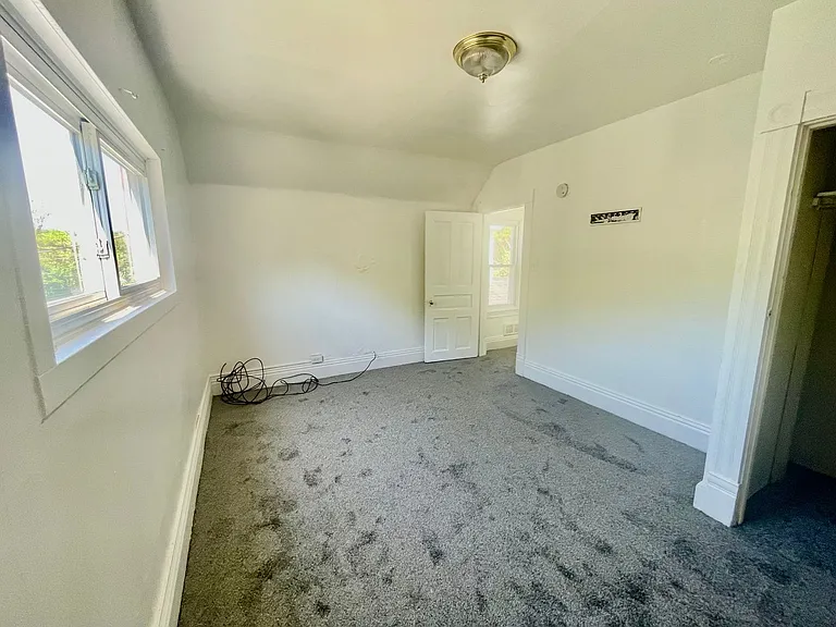 520 Glenn St — Photo 9