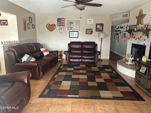 3rd image of 11017 Lakewood Ave