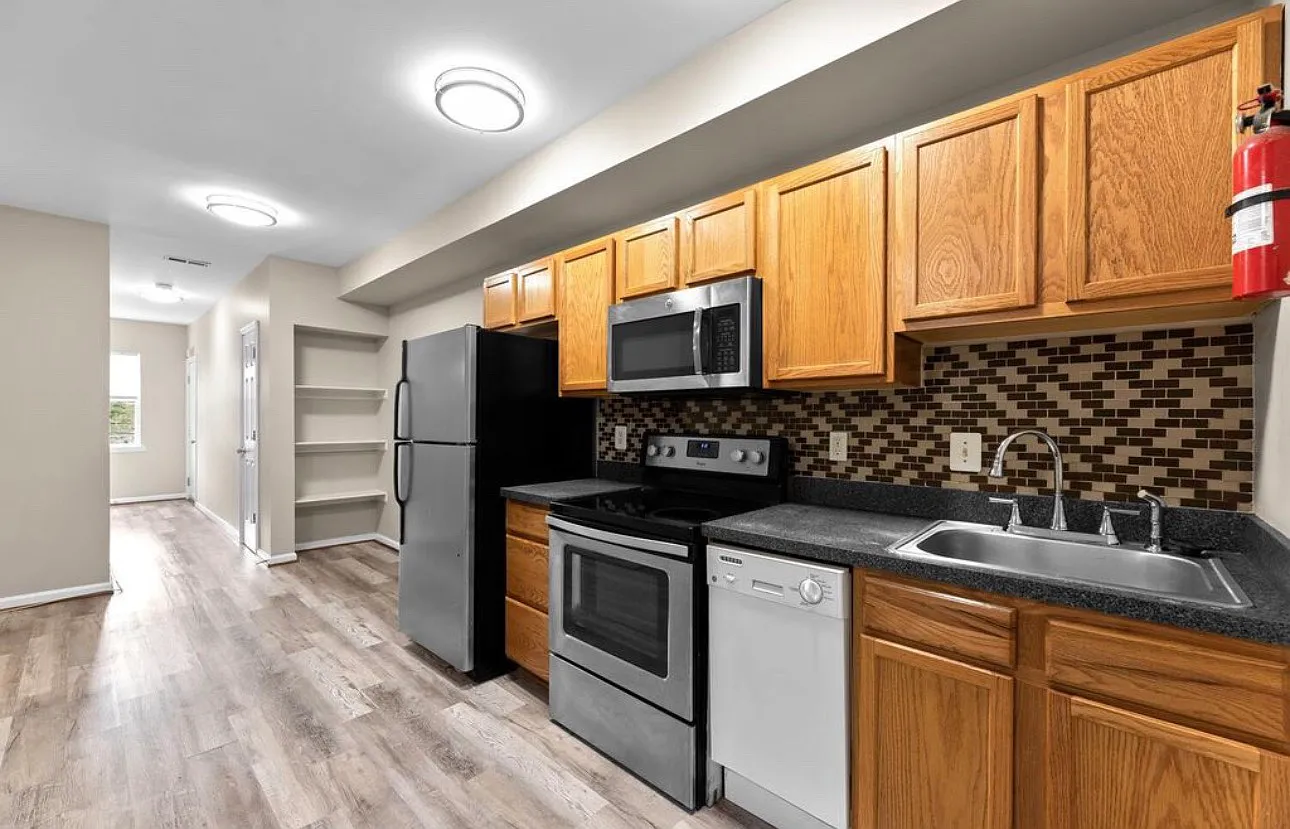 2 bed, 856 sqft, $1,595 — Photo 4