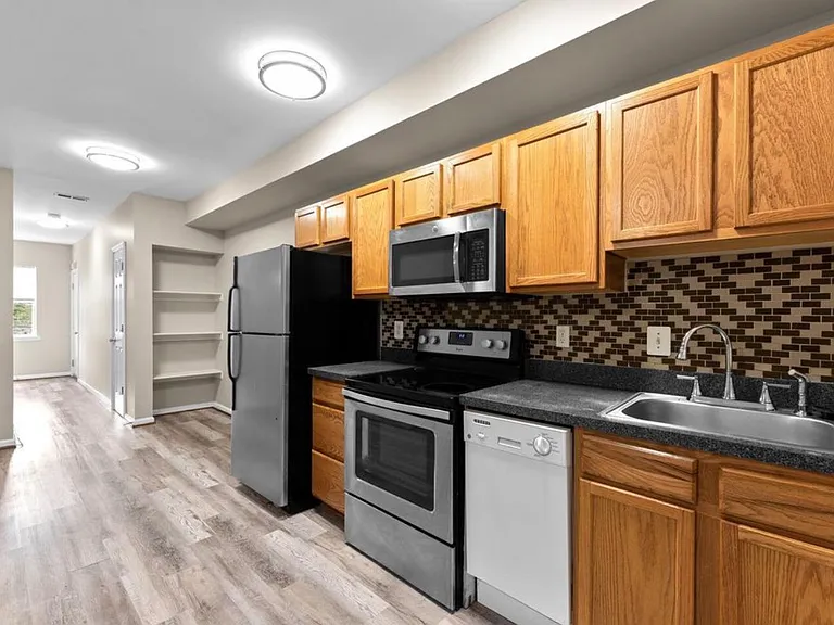 566 Newcomb St SE #3 — Photo 4