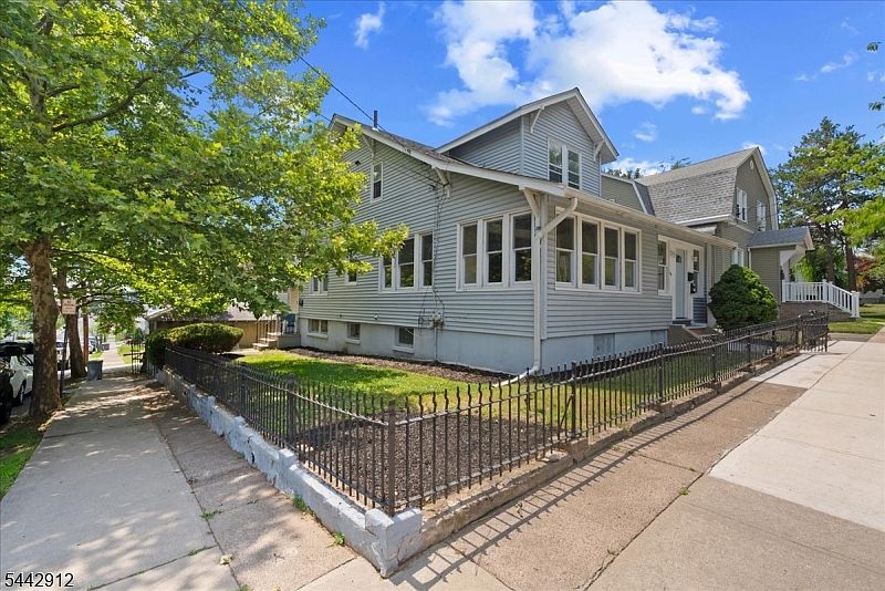 1st image of 191 Brown Ave
