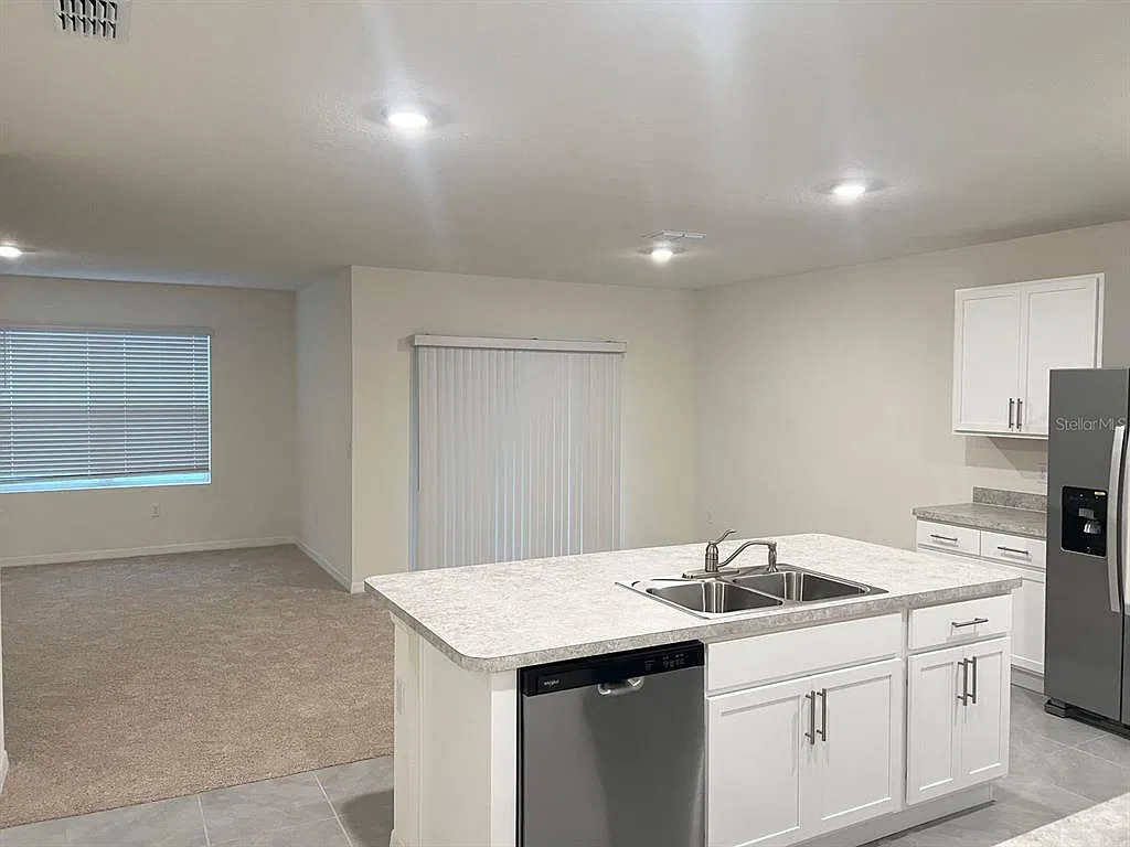 4 bed, 2.0 bath, 1872 sqft, $1,900 — Photo 3