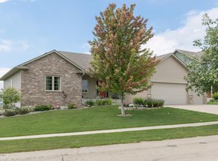 6389 Summit Pointe Rd NW, Rochester, MN 55901