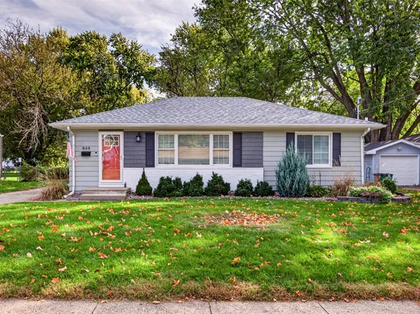 909 12th St, West Des Moines, IA 50265