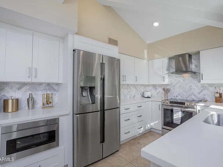 6709 E Sandra Ter — Photo 16