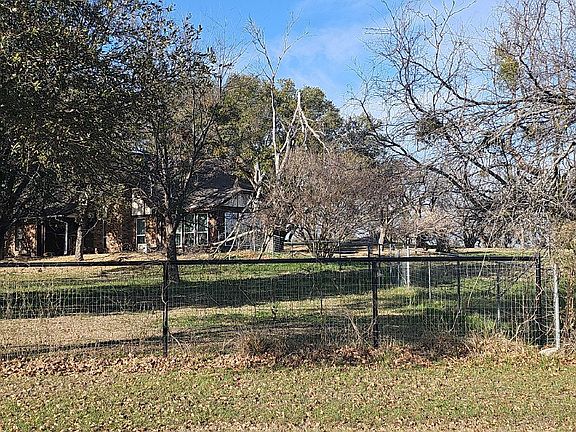 3rd image of 457 Shady Oak Dr