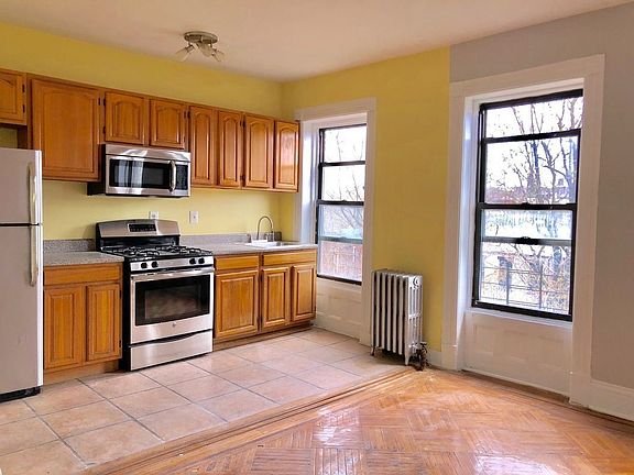 2nd image of 92 Macdonough St #3