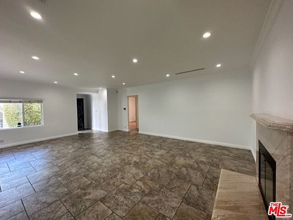 4th image of 6142 Teesdale Ave