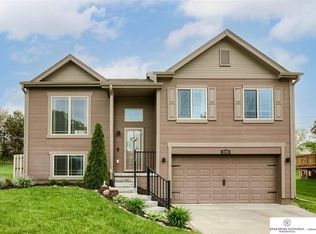 5707 S 190th Ter, Omaha, NE 68135
