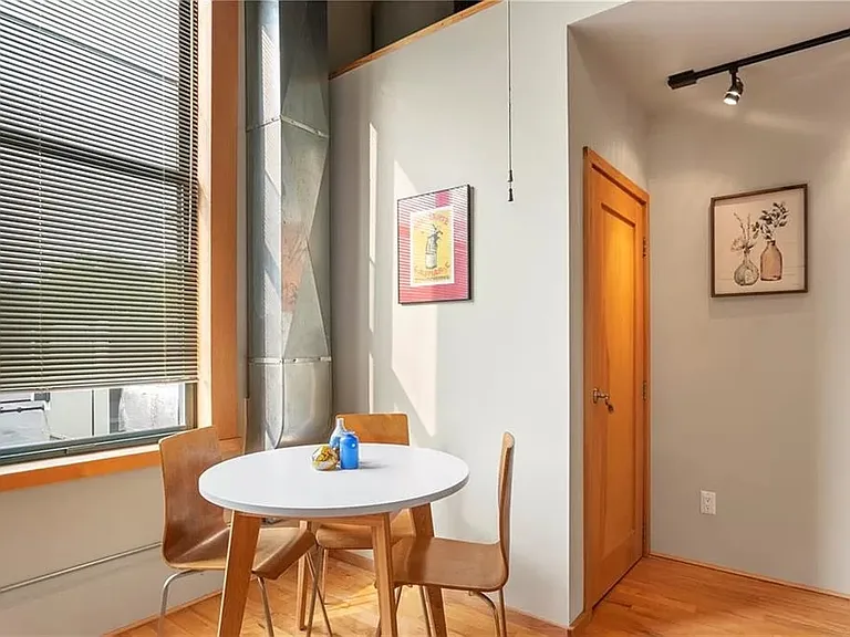 1117 Douglas Ave — Photo 4