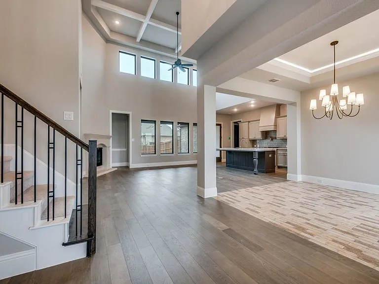 1317 Black Walnut Ln — Photo 3