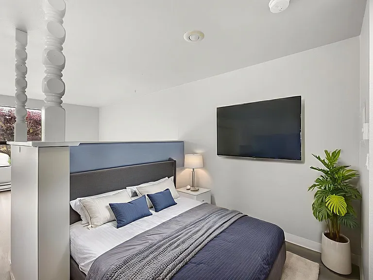 Highline Villas - Renovated 1-Bedroom Apartment | Steps from Downtown Burien — Photo 28