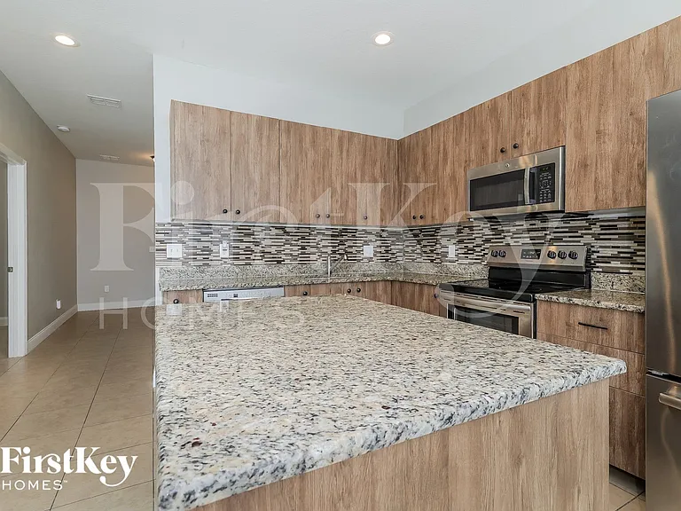419 Eagle Dr — Photo 5