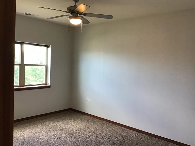 128 E Wisconsin St — Photo 8