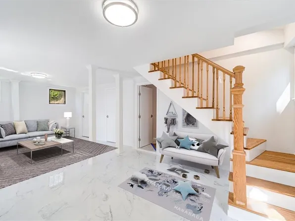 138 Tanglewylde Road, Lake Peekskill, NY 10537