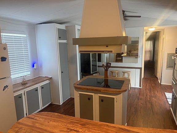3rd image of 216 Cardinal Dr