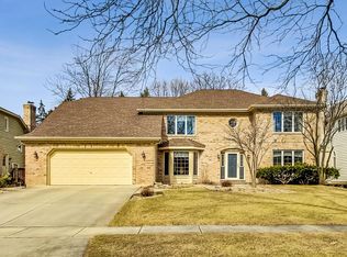 705 Chesterfield Ave, Naperville, IL 60540