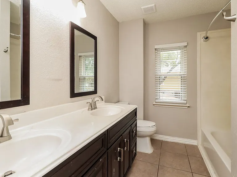 4002 Ashwood Dr — Photo 19