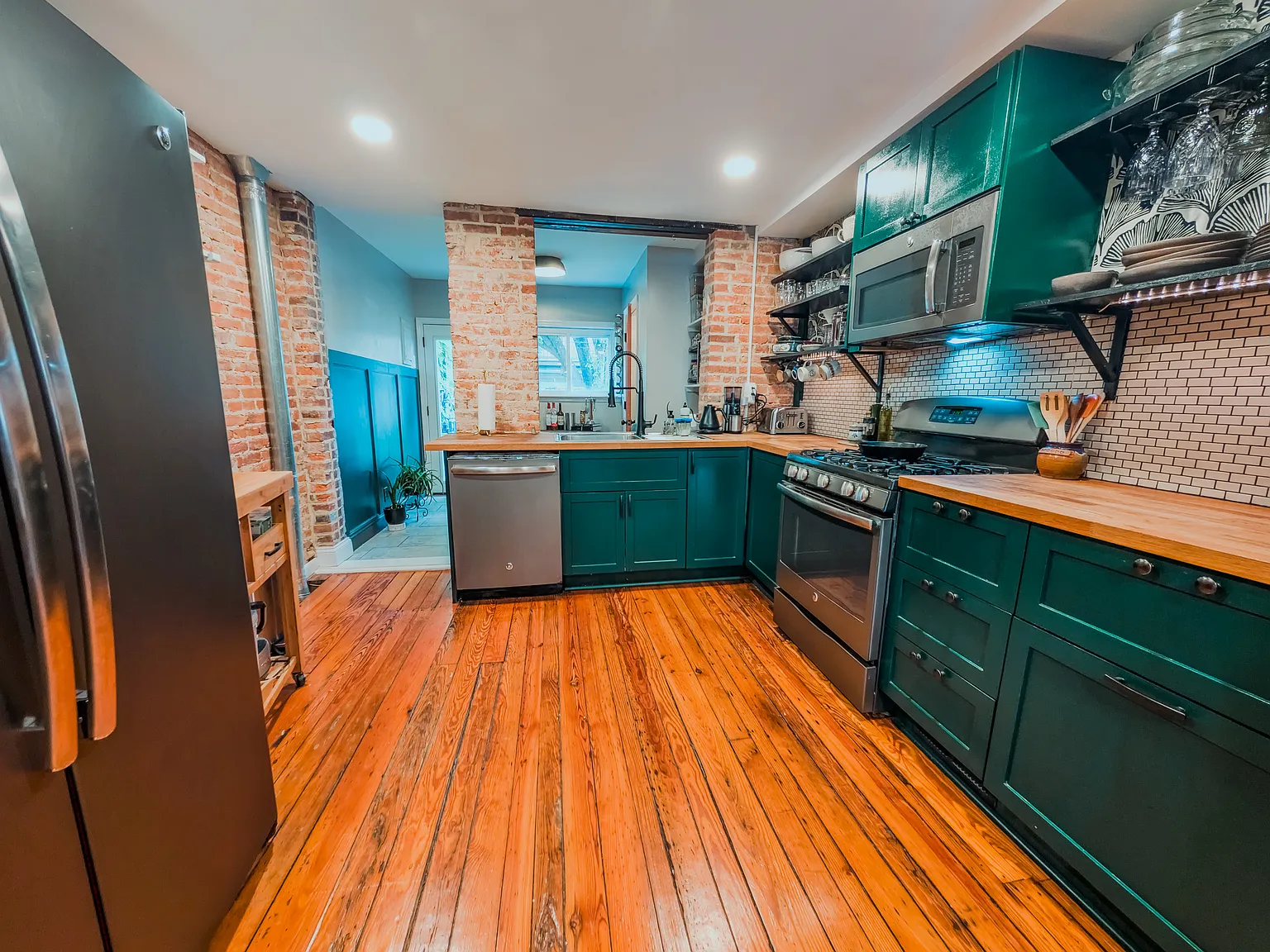 2 bed, 2.5 bath, 1200 sqft, $2,400 — Photo 4