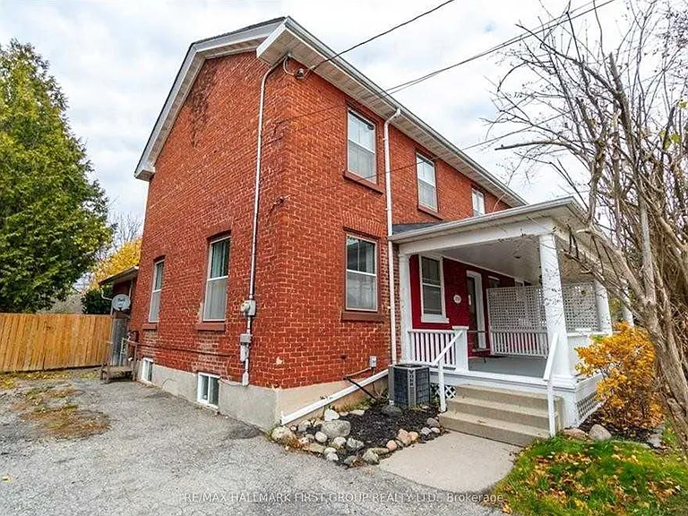 378 King St W — Photo 2