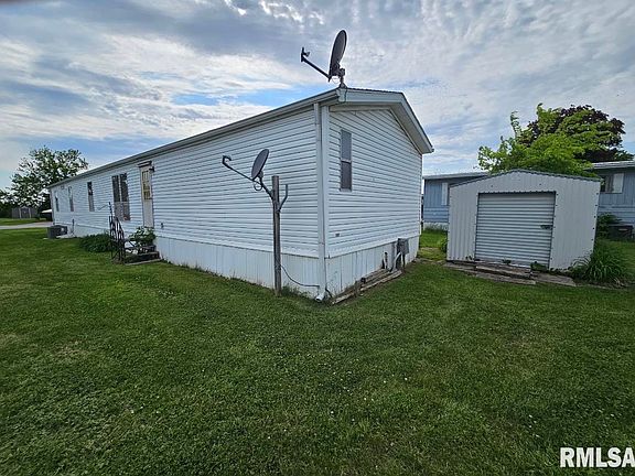 3rd image of 326 Acorn Dr