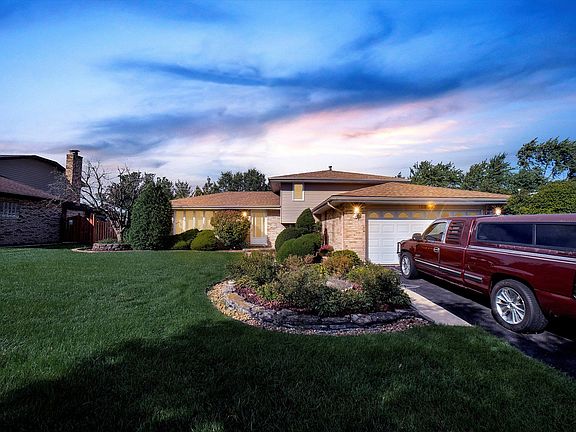 5th image of 15606 Canterbury Ln