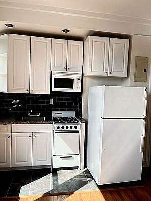 3rd image of 350 W 55th St APT 9H