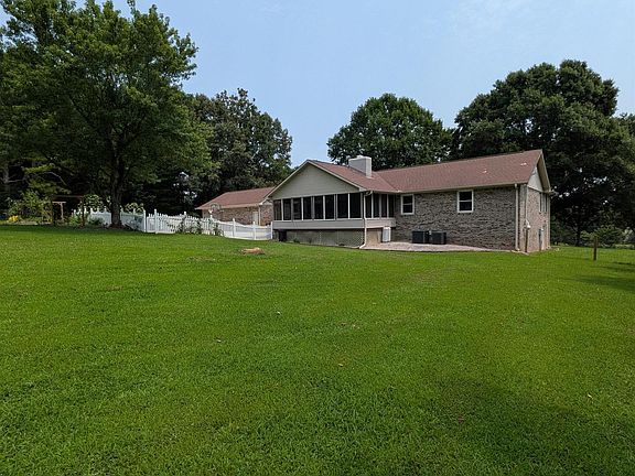 2nd image of 102 Huntington Ridge Rd