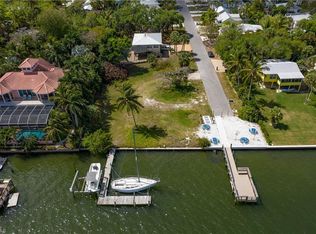 190 Hercules Dr, Fort Myers Beach, FL 33931