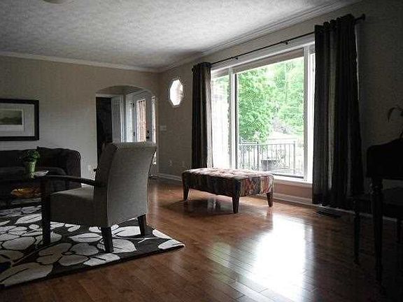 3rd image of 95 Copper Glen Dr