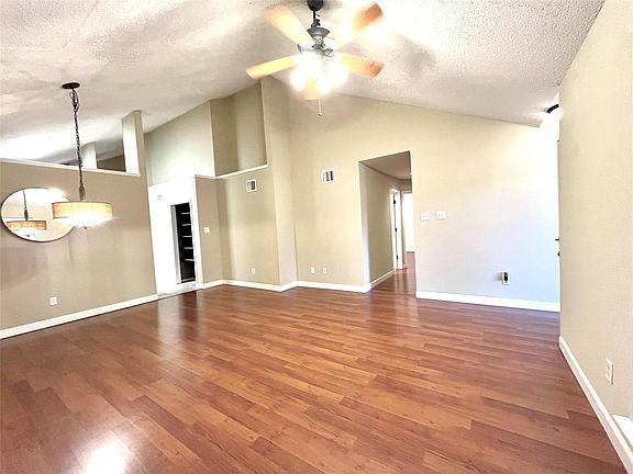 3rd image of 635 Mountain Side Dr