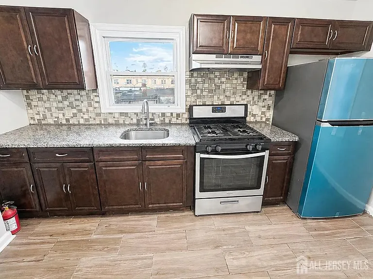 296 N Clinton St #2 — Photo 6