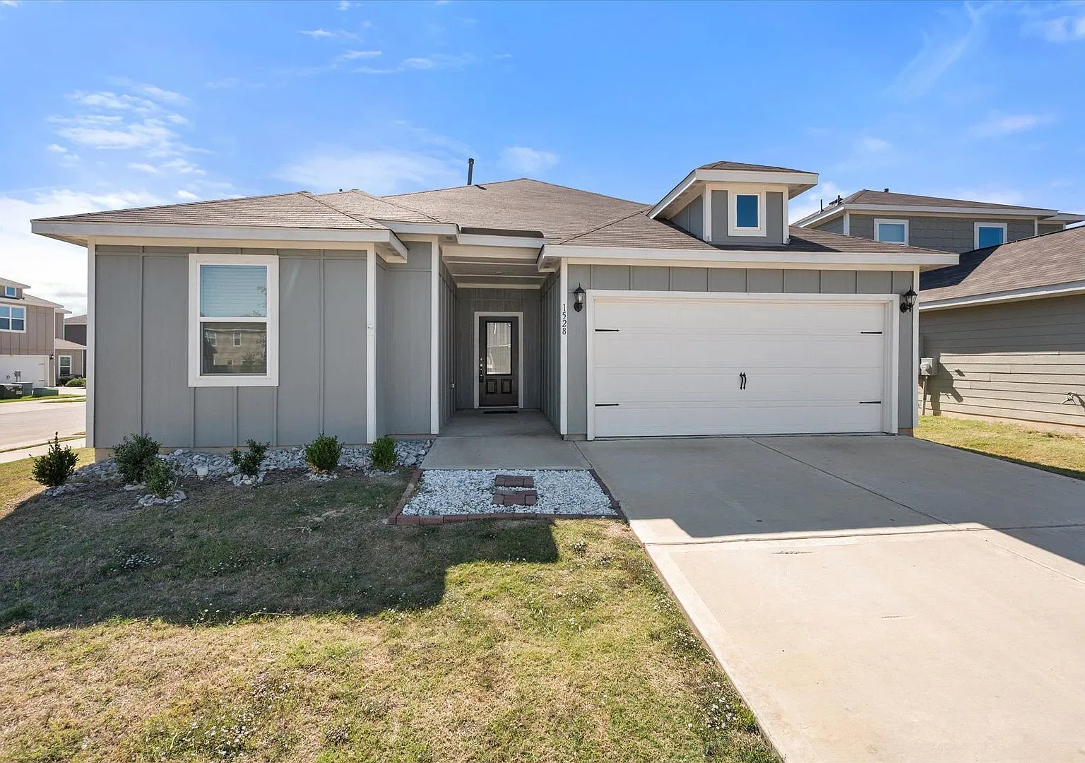 Spacious 4 Bed in Southeast Fort Worth — Photo 1