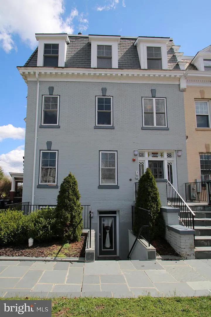 2 bed, 700 sqft, $2,395 — Photo 2