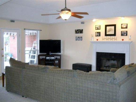 3rd image of 102 W Kingswood Dr