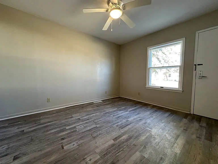 300 E Shelbourne Dr — Photo 13