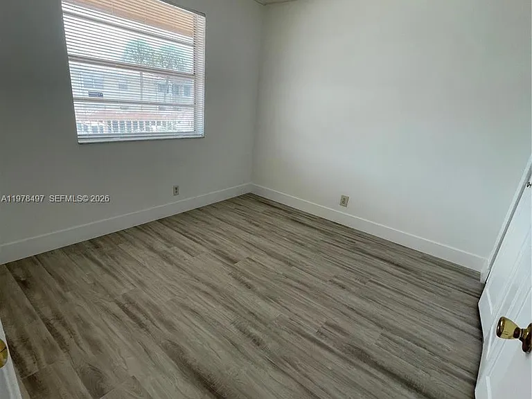 918 Twin Lakes Dr #8-M — Photo 8